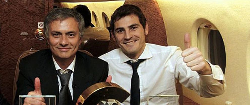 Foto: Cuando el dedo de Mourinho señalaba a Casillas como "el mejor portero del mundo"
