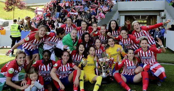 Foto: Las jugadoras del Atlético de Madrid celebran su victoria ante la Real Sociedad, en Liga. (Efe).