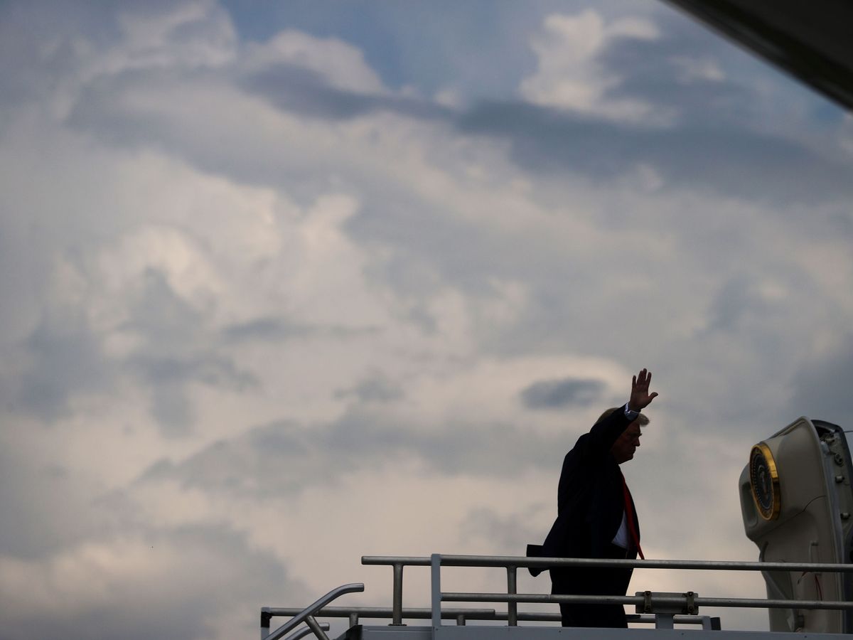 Foto: Donald Trump embarcando en el Air Force One (Reuters)