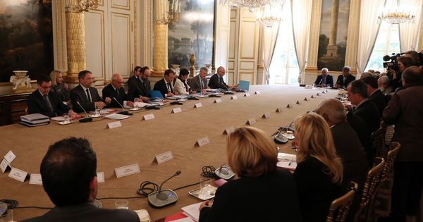 Foto: Macron se reúne con los representantes de Nueva Caledonia. (EFE)