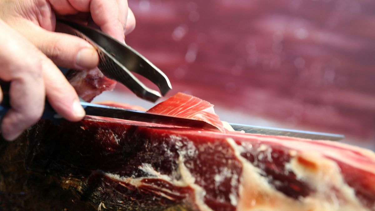 El intocable sector del porcino: Sanidad deja fuera de las inspecciones al jamón en 2018 