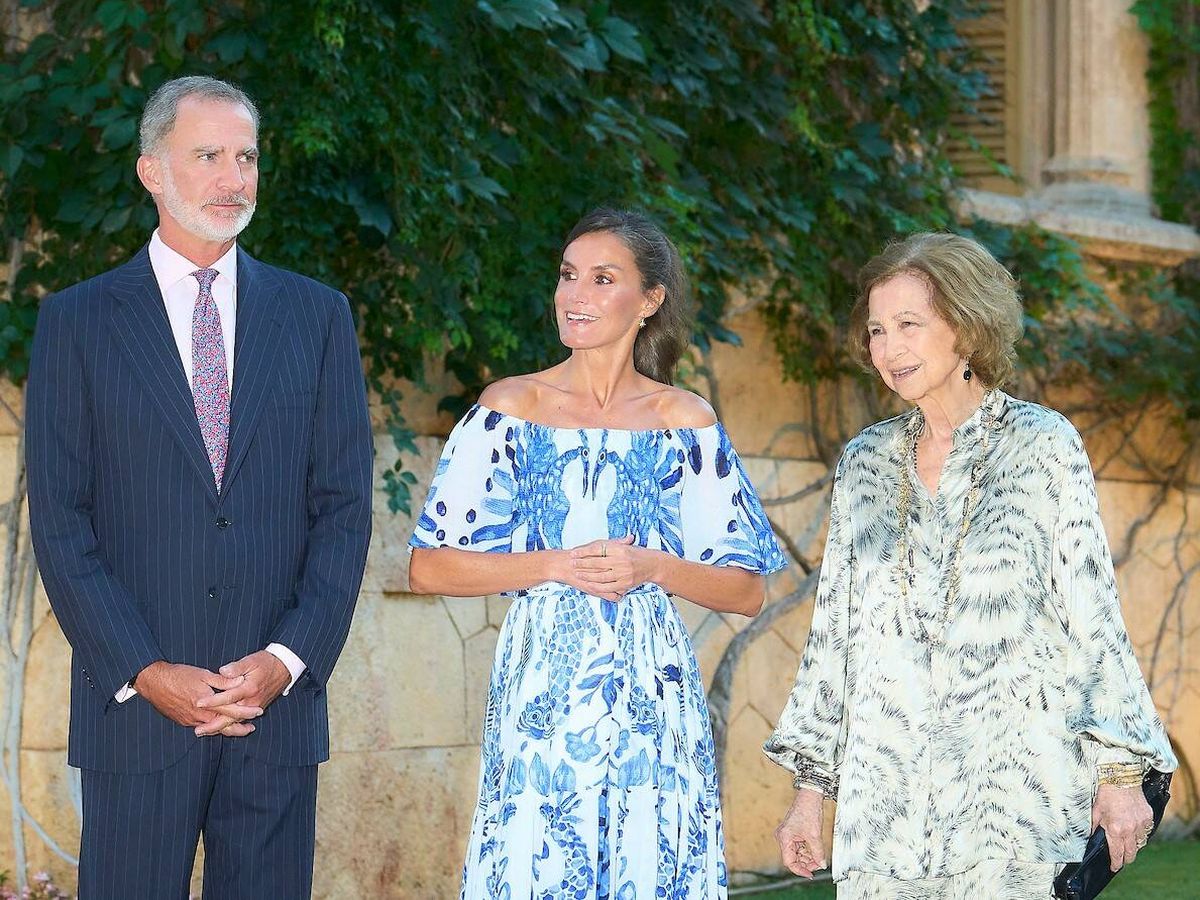 Foto: Los Reyes y doña Sofía, en la recepción de Marivent. (Limited Pictures)