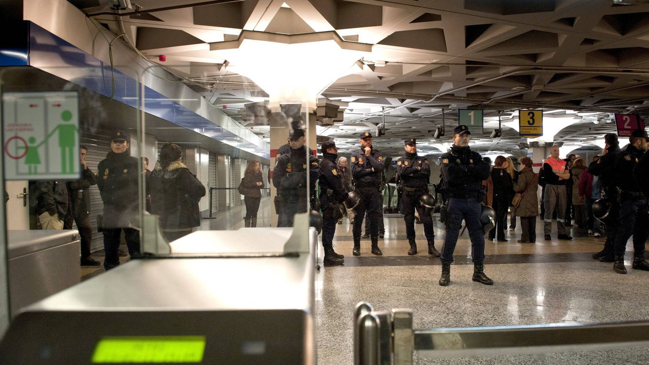 Foto: Imagen de una estación de metro de Madrid (EFE)