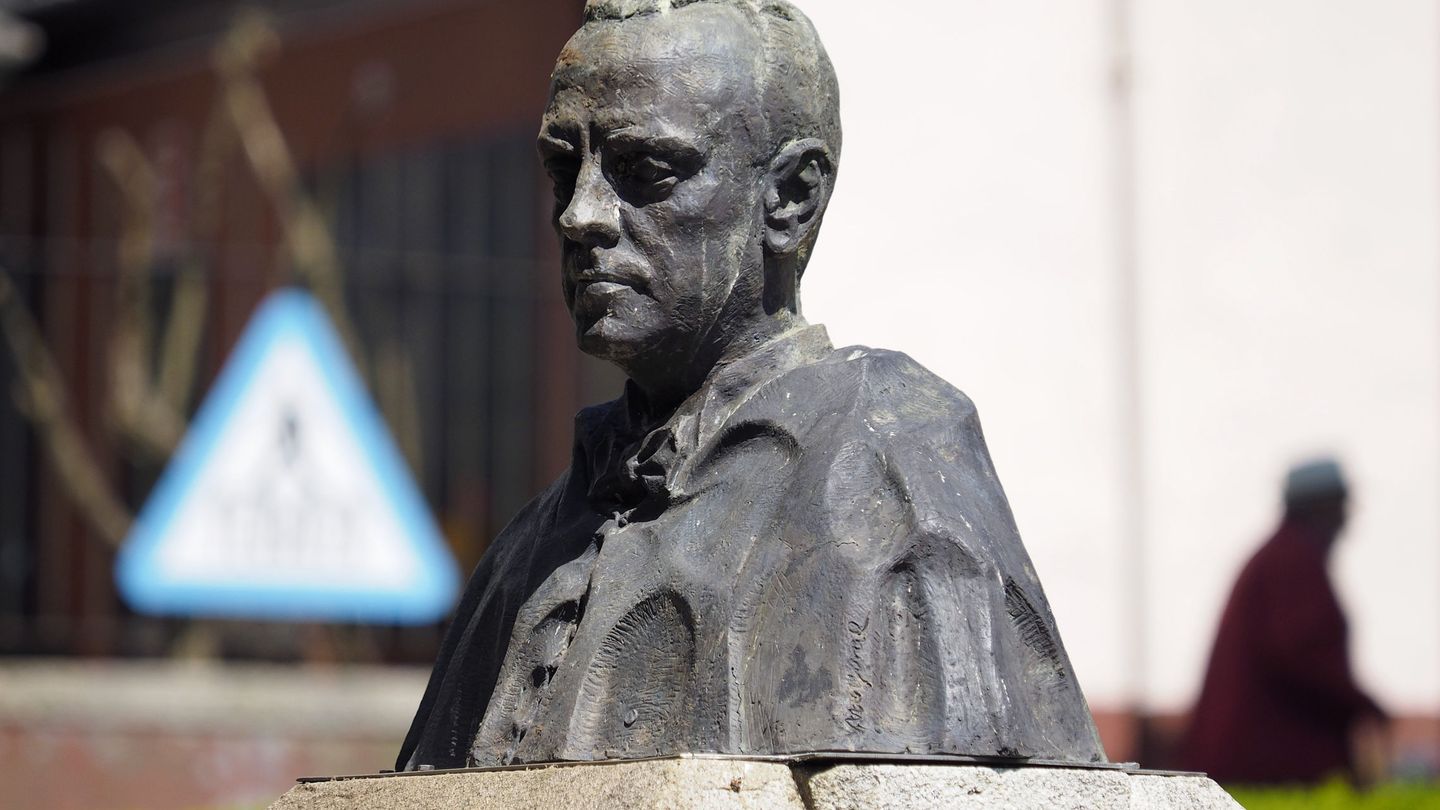 El busto de Manuel Fraga en Vilalba, Lugo. (EFE)