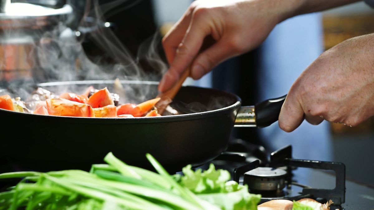 Utensilios de cocina: ¿Qué material es mejor y menos peligroso?