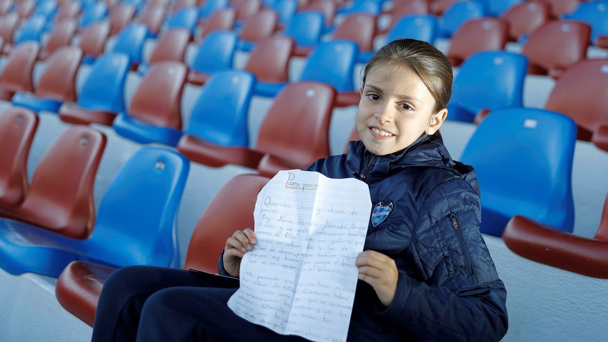 Una niña escribe a Panini para que haga un álbum de cromos de fútbol femenino