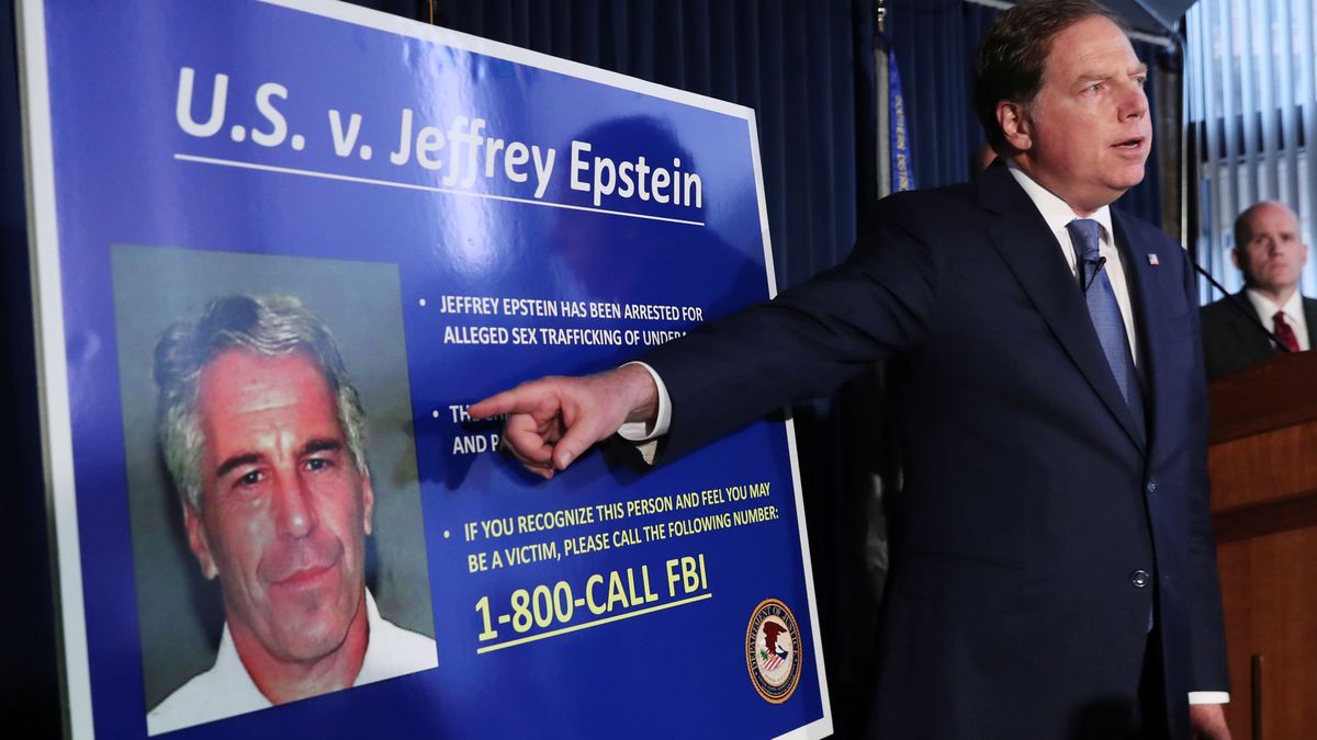 El millonario Jeffrey Epstein, acusado de tráfico sexual de menores en sus mansiones
