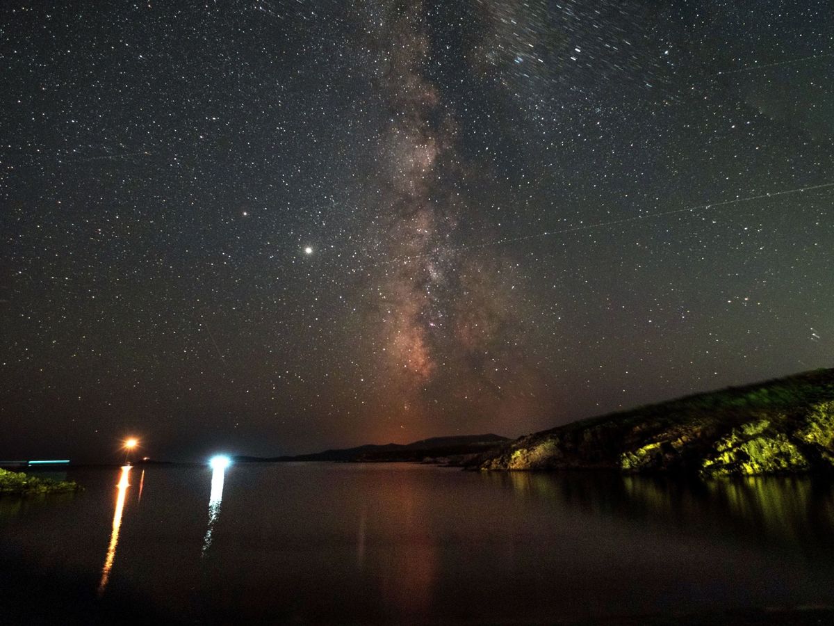 Foto: Lluvia de estrellas sobre Grecia (EFE)