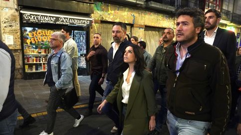 Noticia de Abascal es increpado a la salida del arranque de campaña de Vox en Bilbao