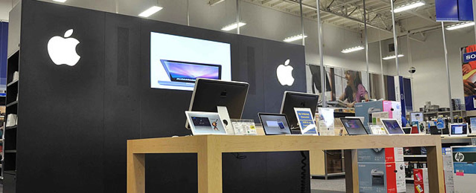 Foto: Un exempleado: "La política de reparación de Apple es una estafa para el usuario"