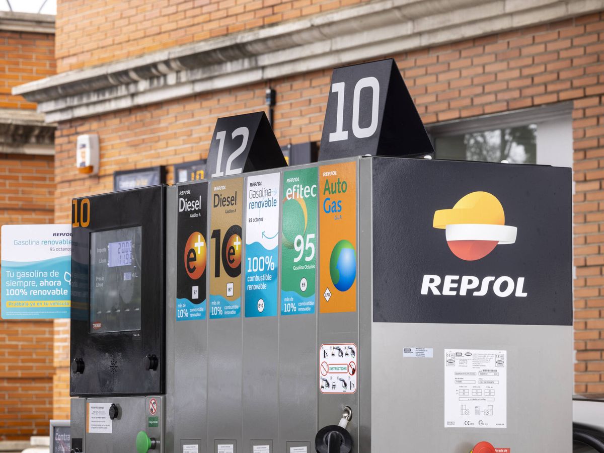 Foto: En el surtidor, tanto la gasolina como el diésel renovable, aparecen como una opción más. (Repsol)