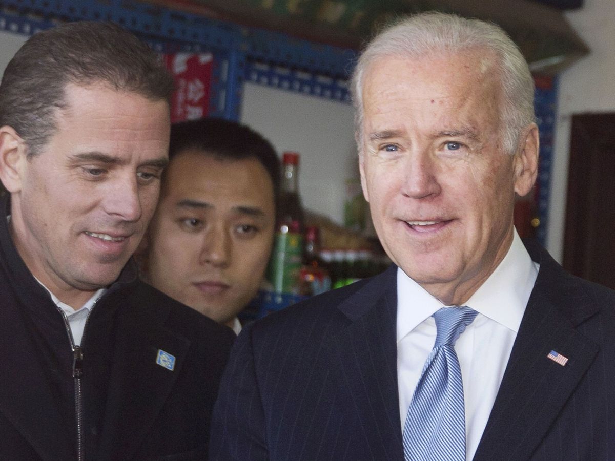 Foto: Hunter Biden y su padre, el presidente electo de los Estados Unidos. (EFE EPA/Andy Wong)