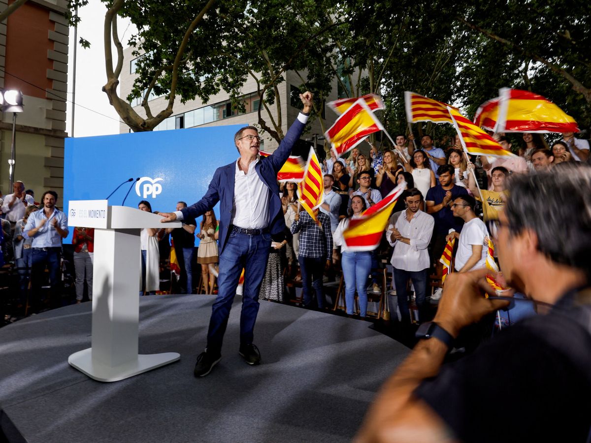 Foto: El líder del PP, Alberto Núñez Feijóo, durante la apertura de campaña en Castelldefels (REUTERS/Albert Gea)