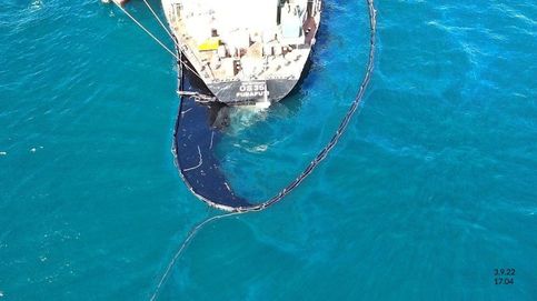 Nuevos restos de petróleo del buque varado OS35 alcanzan la orilla de la playa de Gibraltar