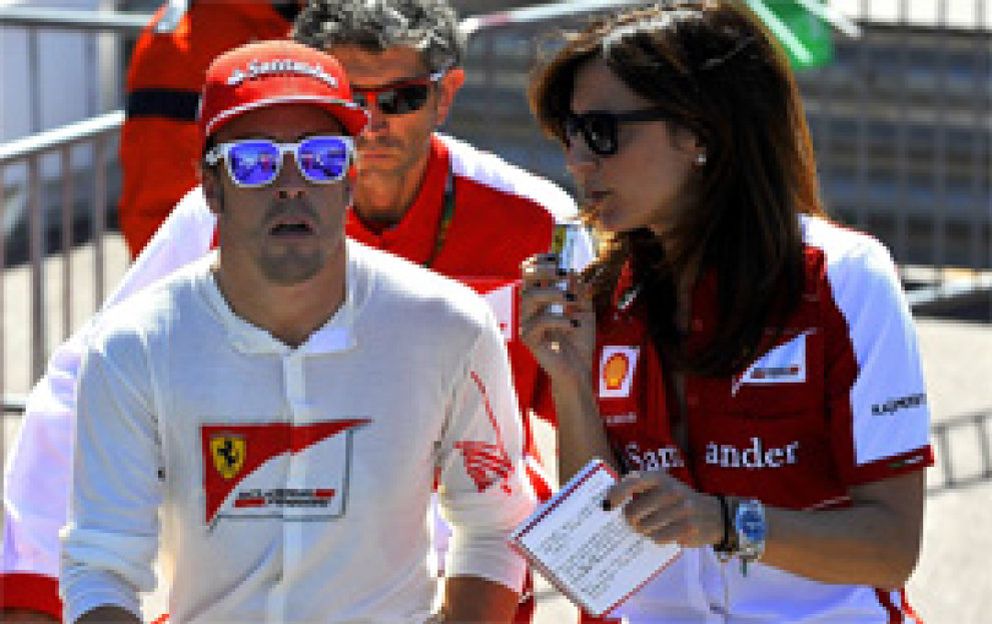 Foto: Alonso sufrió tres adelantamientos porque eran "demasiado lentos" y para "evitar accidentes"