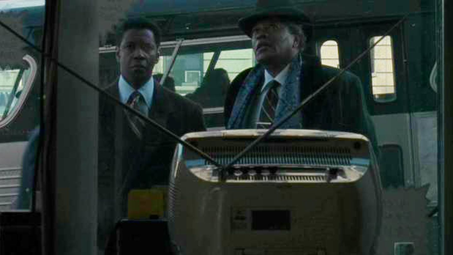 Washington (Frank Lucas) y Williams II (Bumpy Johnson) en 'American Gangster'. (Universal)