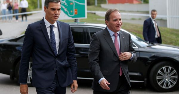 Foto: Pedro Sánchez y el primer ministro sueco, Stefan Löfven, antes de su encuentro este 5 de septiembre en Enköping. (EFE)
