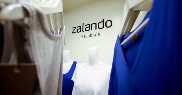 Foto: File photo: a zalando logo printed on a wall is seen in a showroom of the fashion retailer zalando in berlin