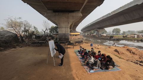 Escuela improvisada en India 