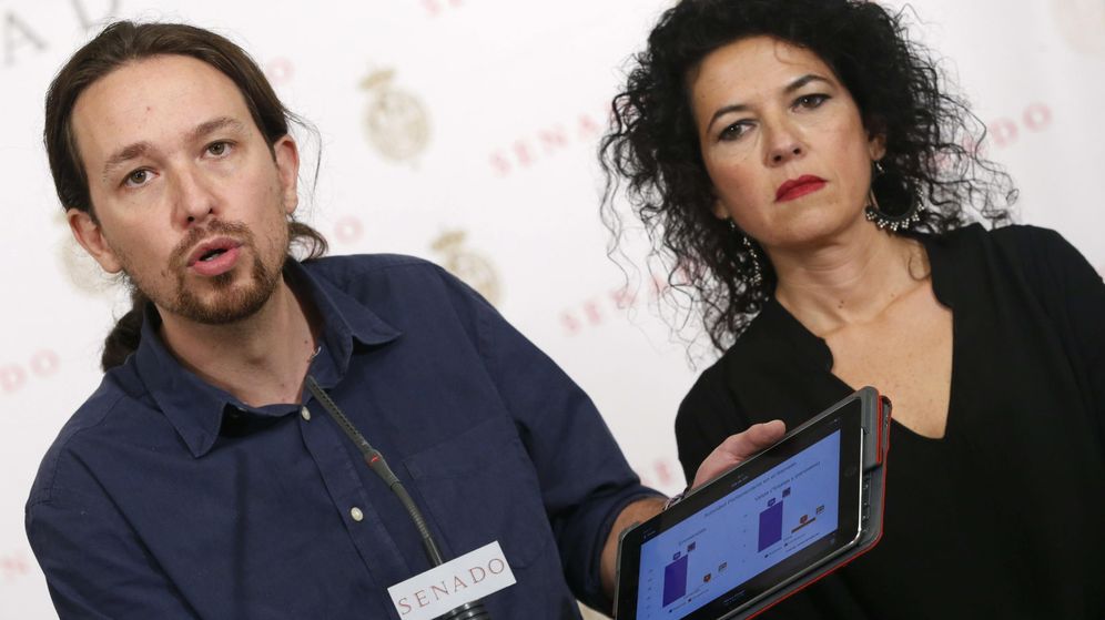 Foto: El secretario general de Podemos, Pablo Iglesias, junto a la senadora de la formación Maribel Mora Grande. (EFE)