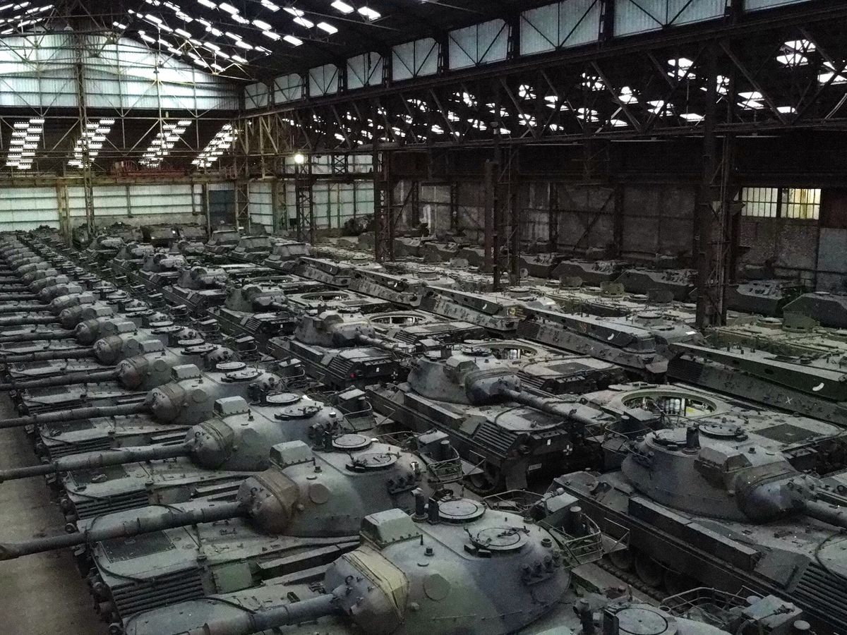 Foto: Almacén de Leopard 1 en Tournais, Bélgica. (Reuters/Yves Herman)