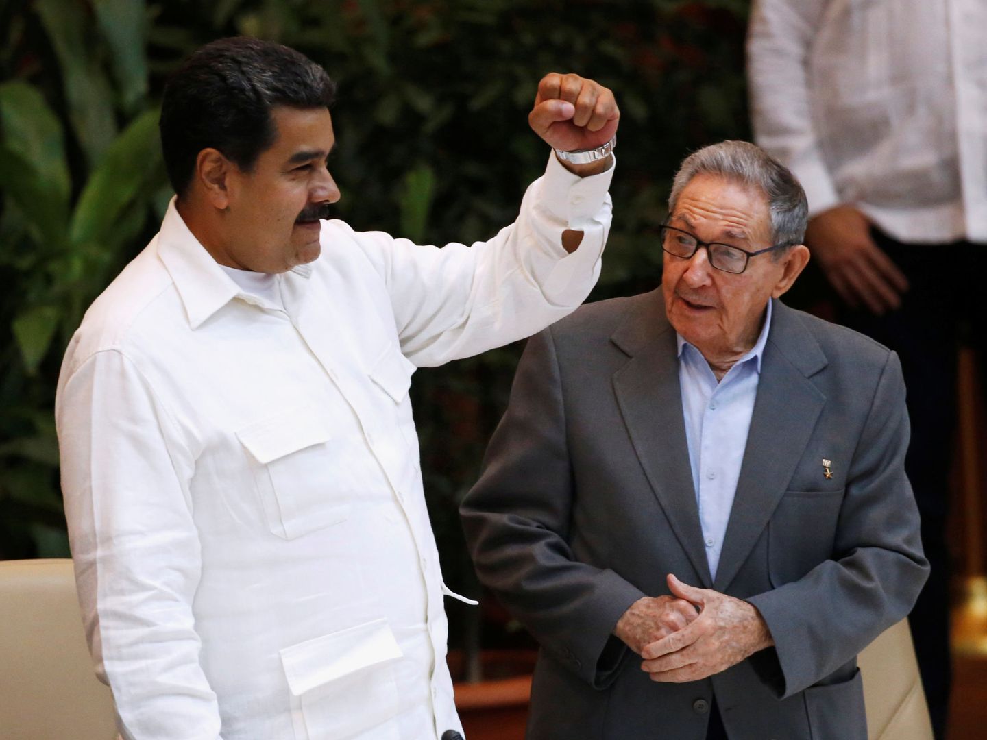 Nicolás Maduro con Raúl Castro durante una cumbre en La Habana, el 17 de julio de 2018. (Reuters)