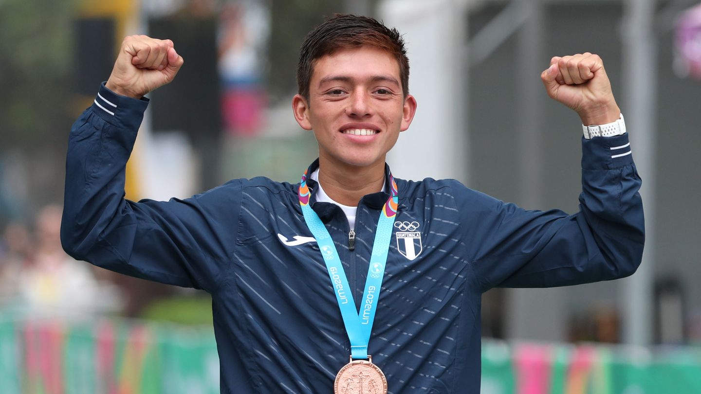 Barrondo festeja su éxito en los Juegos Panamericanos de 2019. (Reuters/Vincent West)