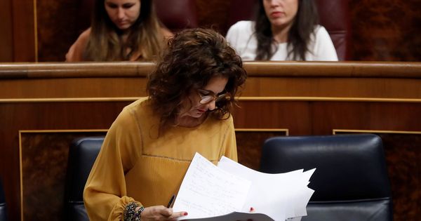 Foto: La ministra de Hacienda, María Jesús Montero, en el Congreso. (EFE)