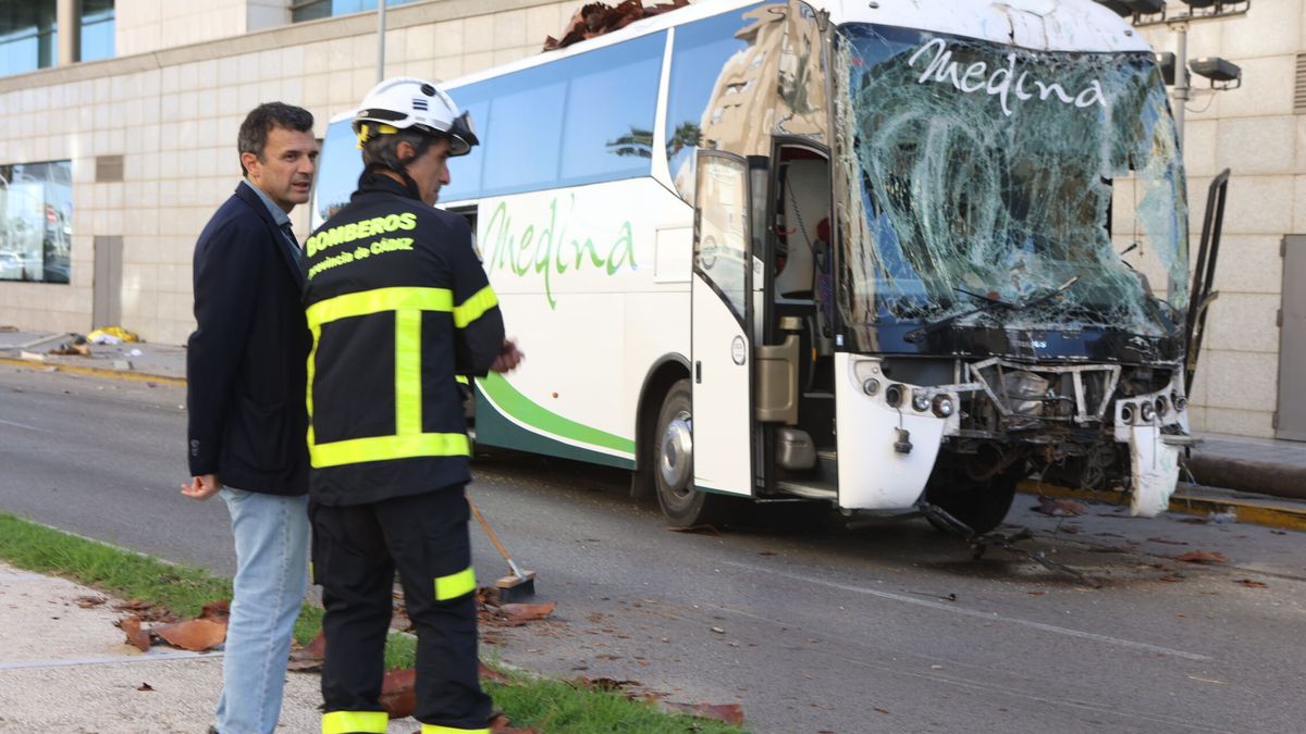 Muere unos de los heridos por el accidente del autobús en Cádiz y se elevan a 4 los fallecidos