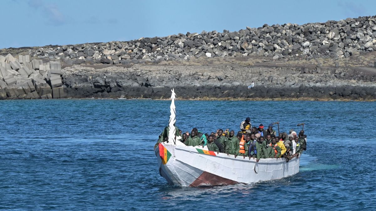 Un crucero rescata un cayuco con 5 muertos y 68 supervivientes a 815 km de El Hierro