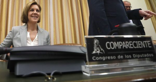 Foto: La secretaria general del PP, María Dolores de Cospedal, antes de comparecer ante la comisión del Congreso que investiga la supuesta financiación ilegal del PP. (EFE)
