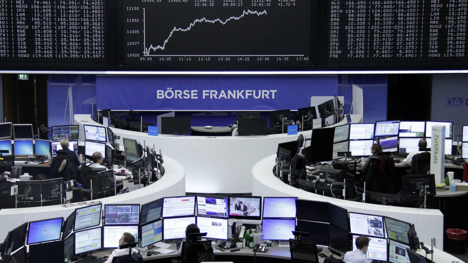Foto: Traders en la bolsa de Frankfurt, donde cotiza el principal índice alemán, el Dax. (Reuters)