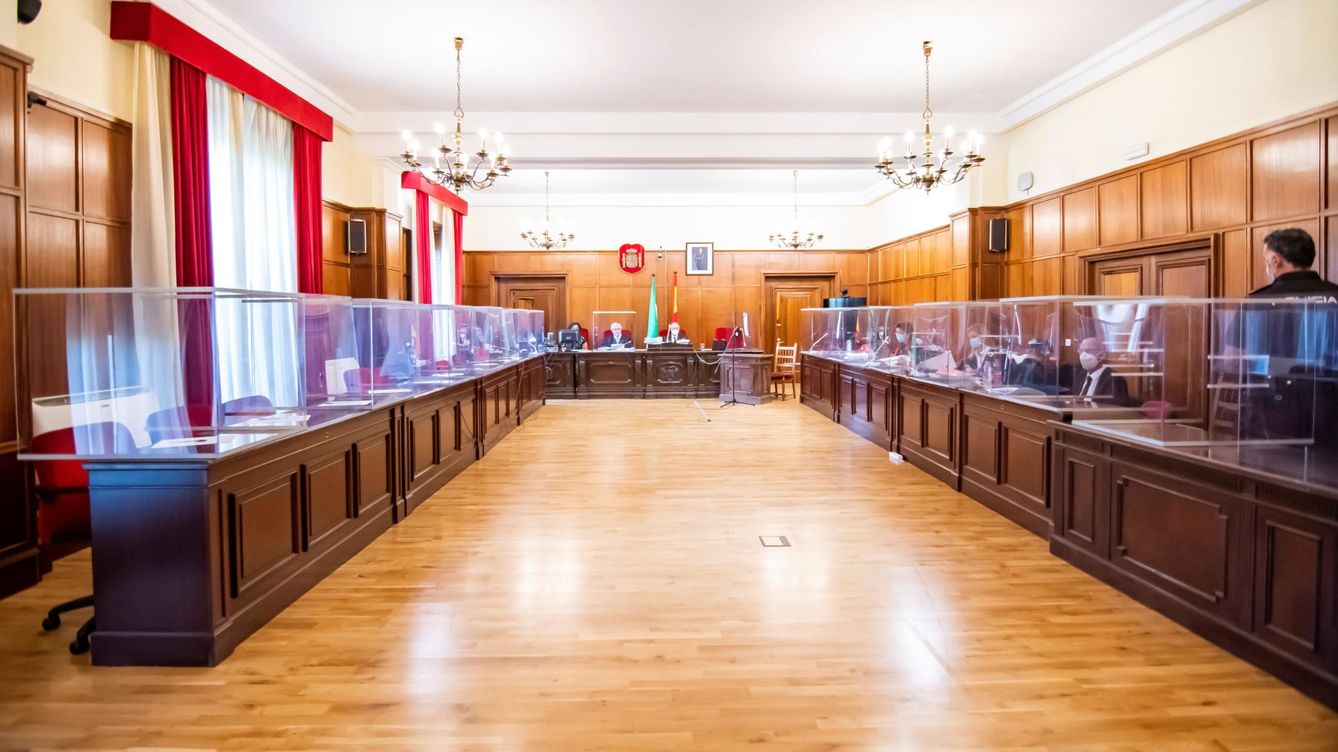 Foto: Vista de la sala de la Audiencia Provincial de Sevilla. (EFE)