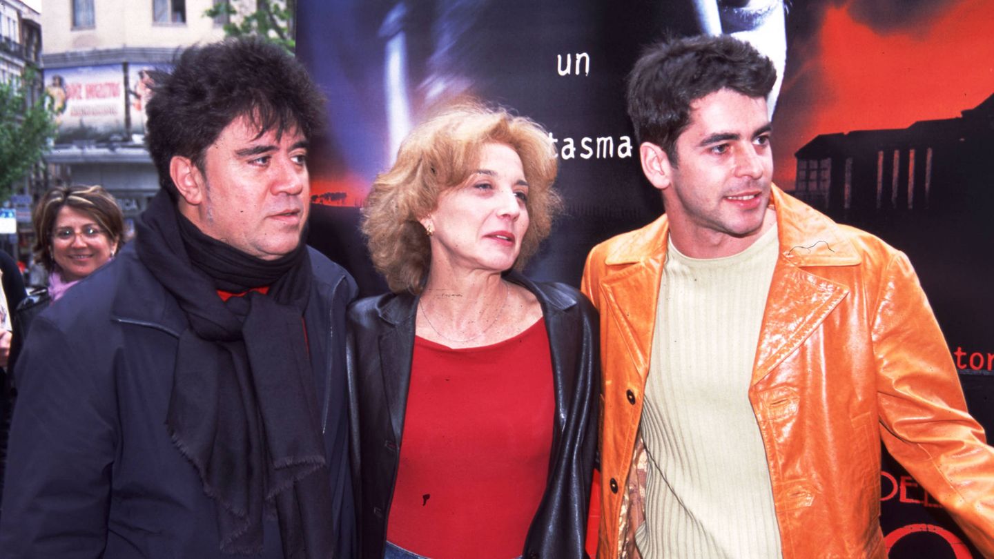  Pedro Almodóvar, Marisa Paredes y Eduardo Noriega, en 2001. (Getty)