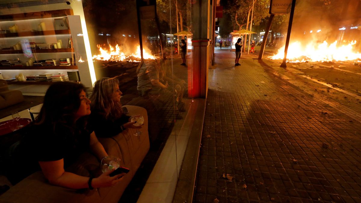 ¡A las barricadas de Instagram! Cuando el mejor fondo es Barcelona en llamas