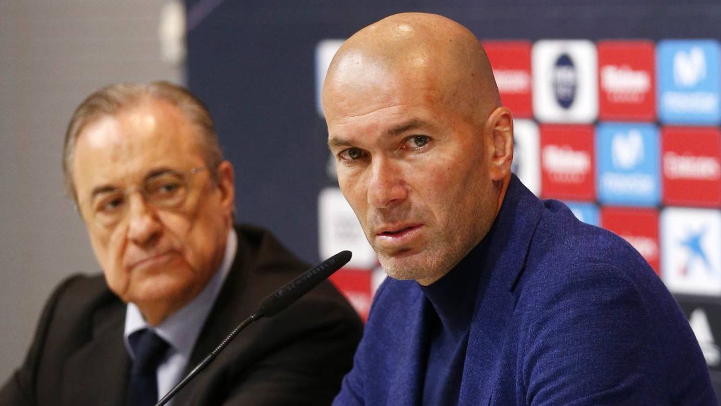 Zidane, junto a Florentino Pérez en rueda de prensa. (EFE)