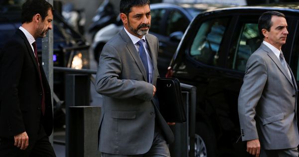 Foto: El exjefe de los Mossos d'Esquadra Josep Lluís Trapero, a su salida de la Audiencia Nacional. (Reuters)