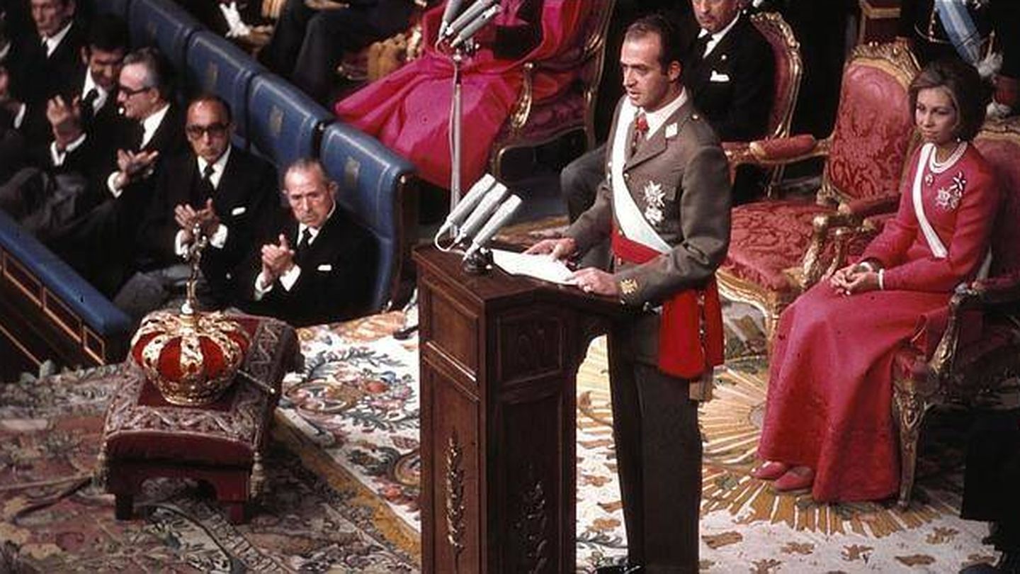 Don Juan Carlos, en el momento de su coronación, el 22 de noviembre de 1975. (EFE)