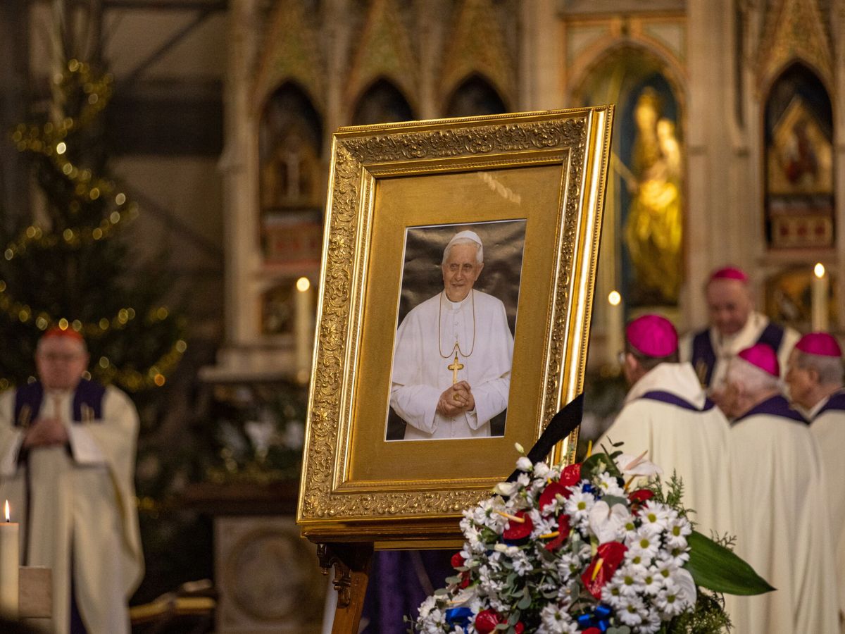 Foto: Retrato de Benedicto XVI. (EFE/EPA/Martin Divisek)