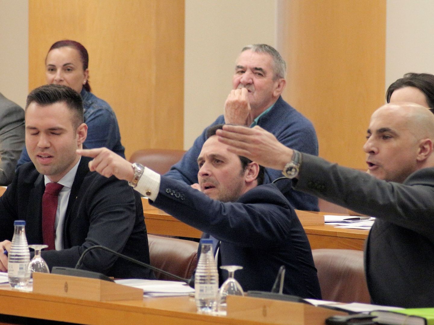 Varios miembros de Vox Ceuta, en una imagen de archivo en el pleno de la Asamblea. (EFE/Reduan Dris Regragui)