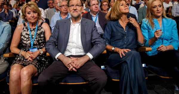 Foto: Esperanza Aguirre, Mariano Rajoy, Dolores de Cospedal y Cristina Cifuentes, en un acto del PP en 2015. (Reuters)