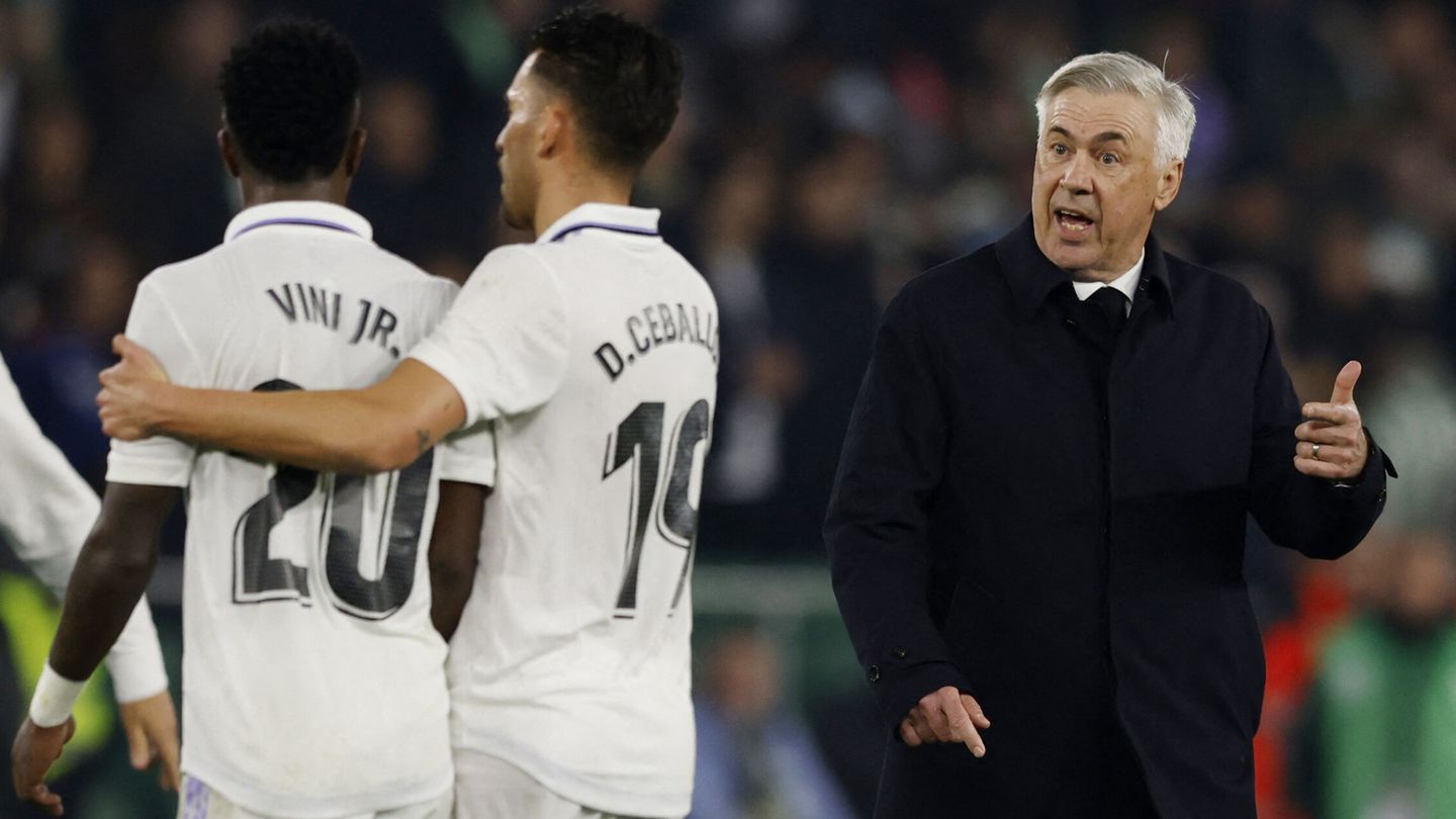 Ancelotti, en el Villamarín. (Reuters/Marcelo Del Pozo)