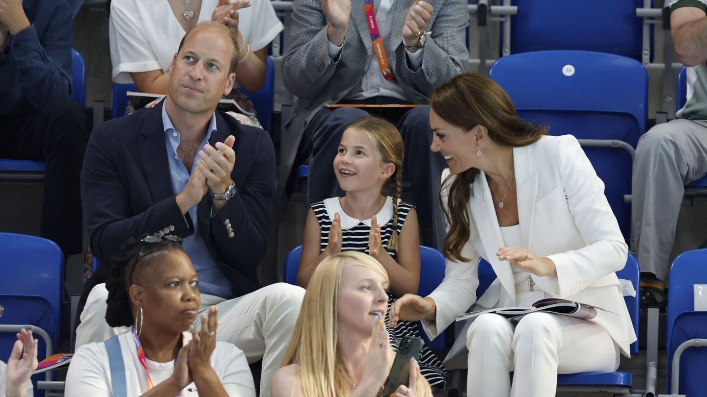 La princesa Charlotte y sus padres, en los Juegos de la Mancomunidad. (Reuters/Wermuth)