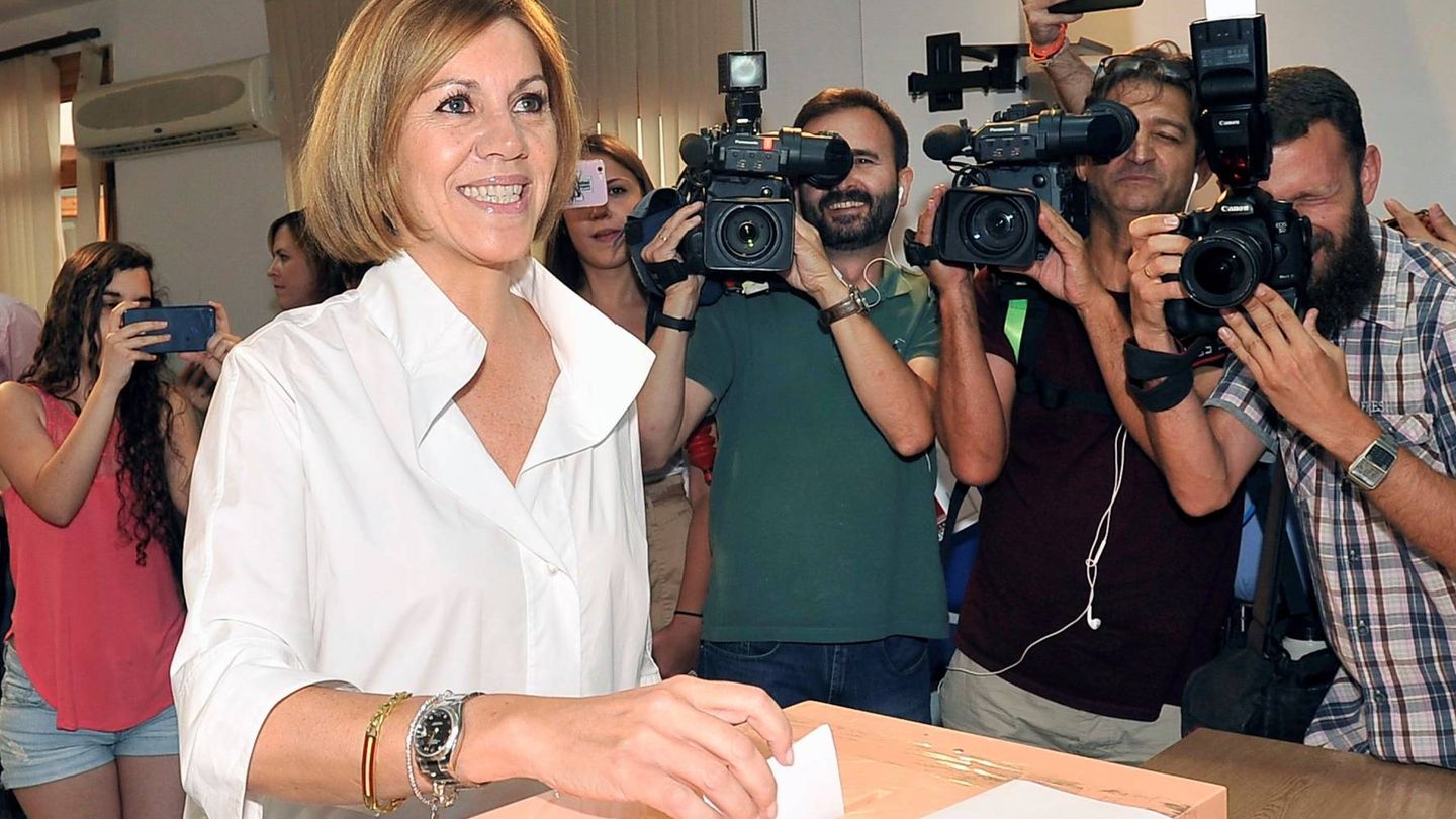 Mª Dolores de Cospedal vota para la presidencia del PP. (EFE)