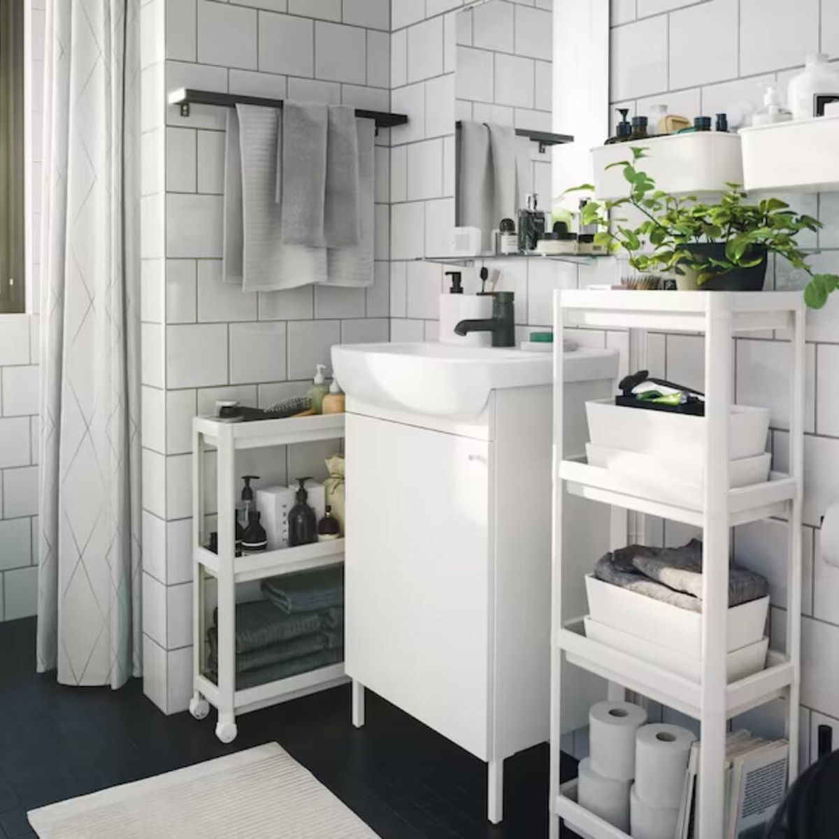 estantería Vilto de Ikea pintada en blanco, reinventa tu baño.  Ideas de  decoración de baño, Decoración de unas, Muebles para baños pequeños