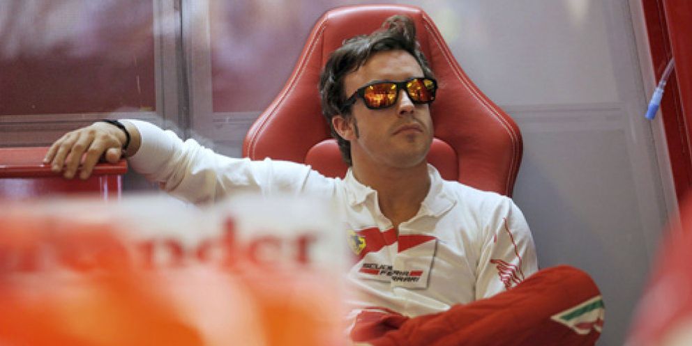 Foto: Alonso tira de calculadora en el GP de Hungría