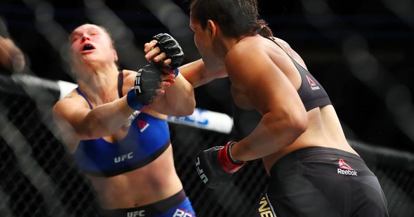 Foto: El combate de la UFC 207, en diciembre de 2016, entre Nunes y Rousey.