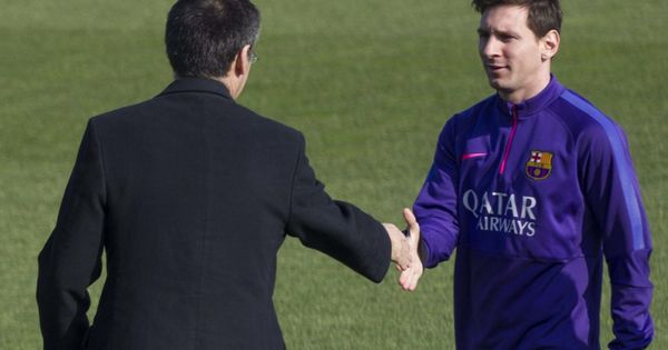 Foto: Josep María Bartomeu saluda a Leo Messi. (EFE)