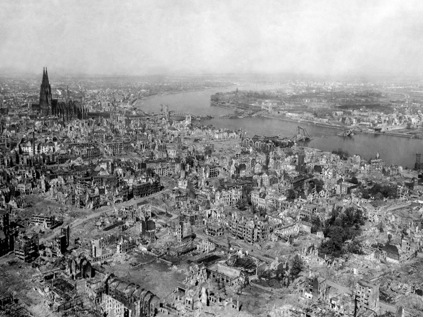 La ciudad alemana de Colonia tras los bombardeos