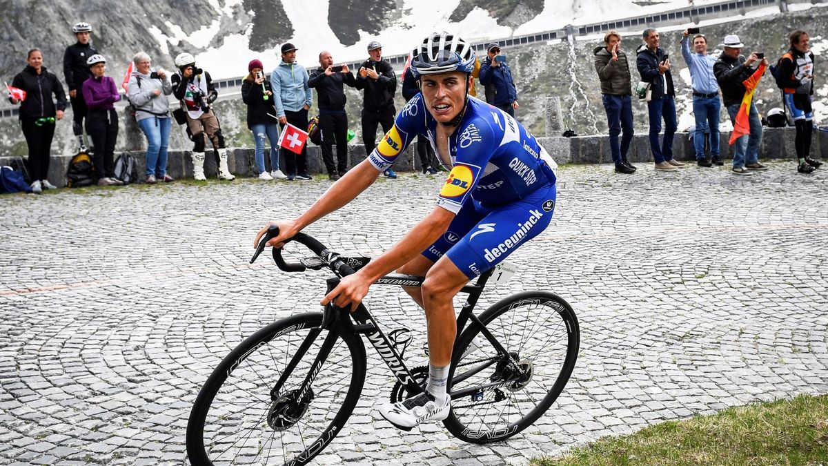 Todo lo que se juega Enric Mas en el Tour o cómo correr cuesta arriba (a lo Contador)